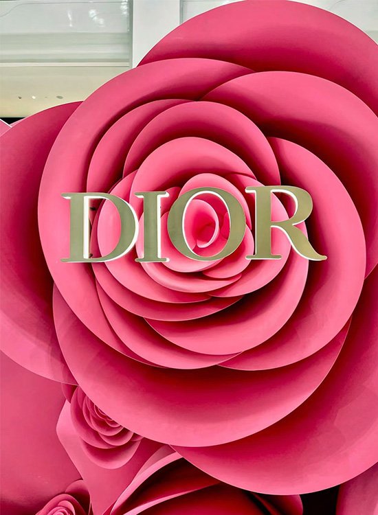 Dior flower display in red eva material for visual merchandising