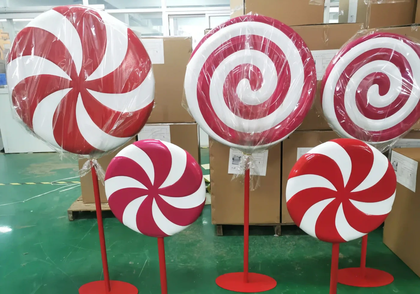 ACRYLIC forming Lollipop display props for Christmas window scaled