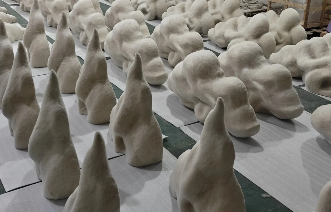Customized FRP clouds display props with cotton finish