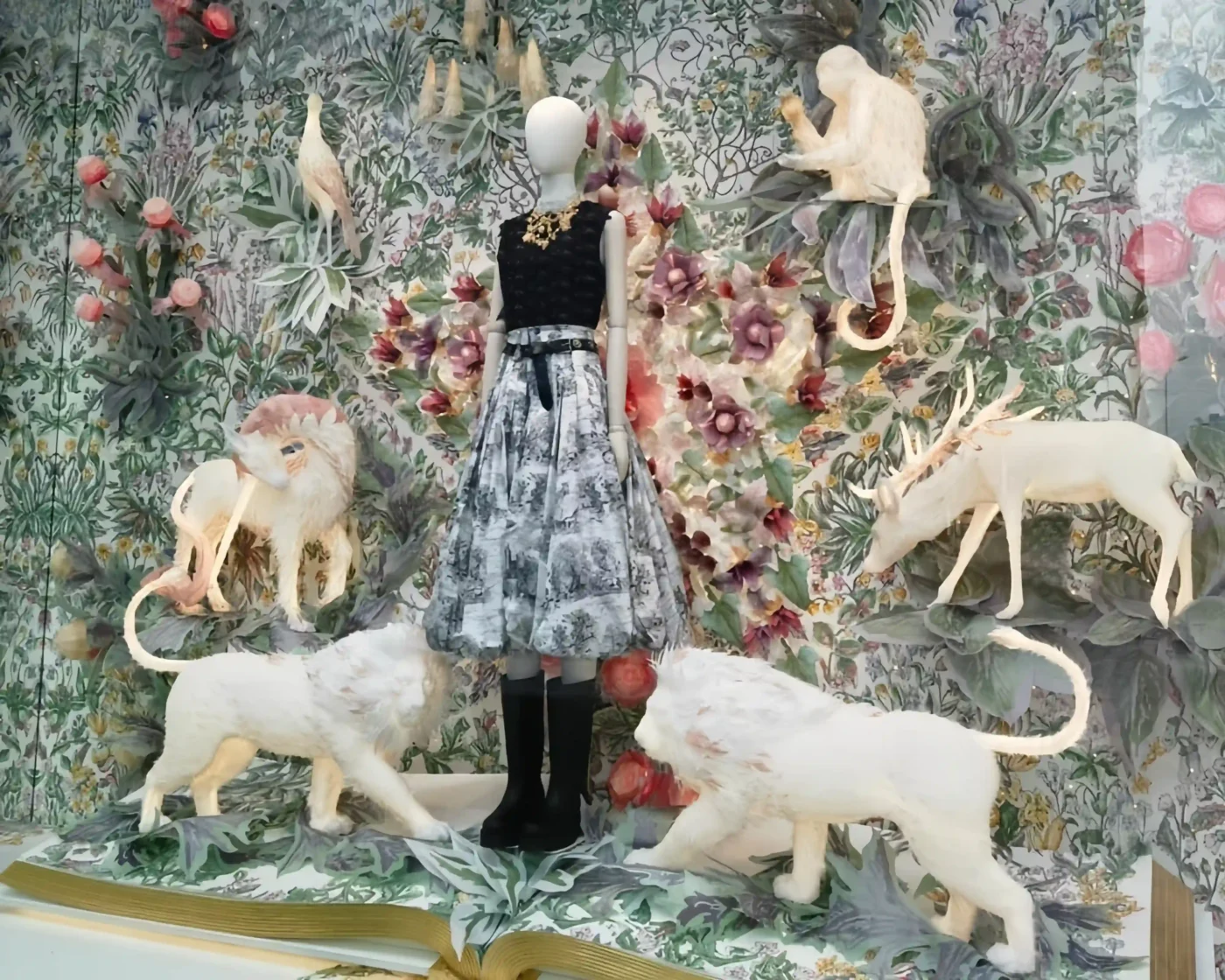 Paper Crafts Store Display Innovation Luxury Dior Visual Merchandising 2024