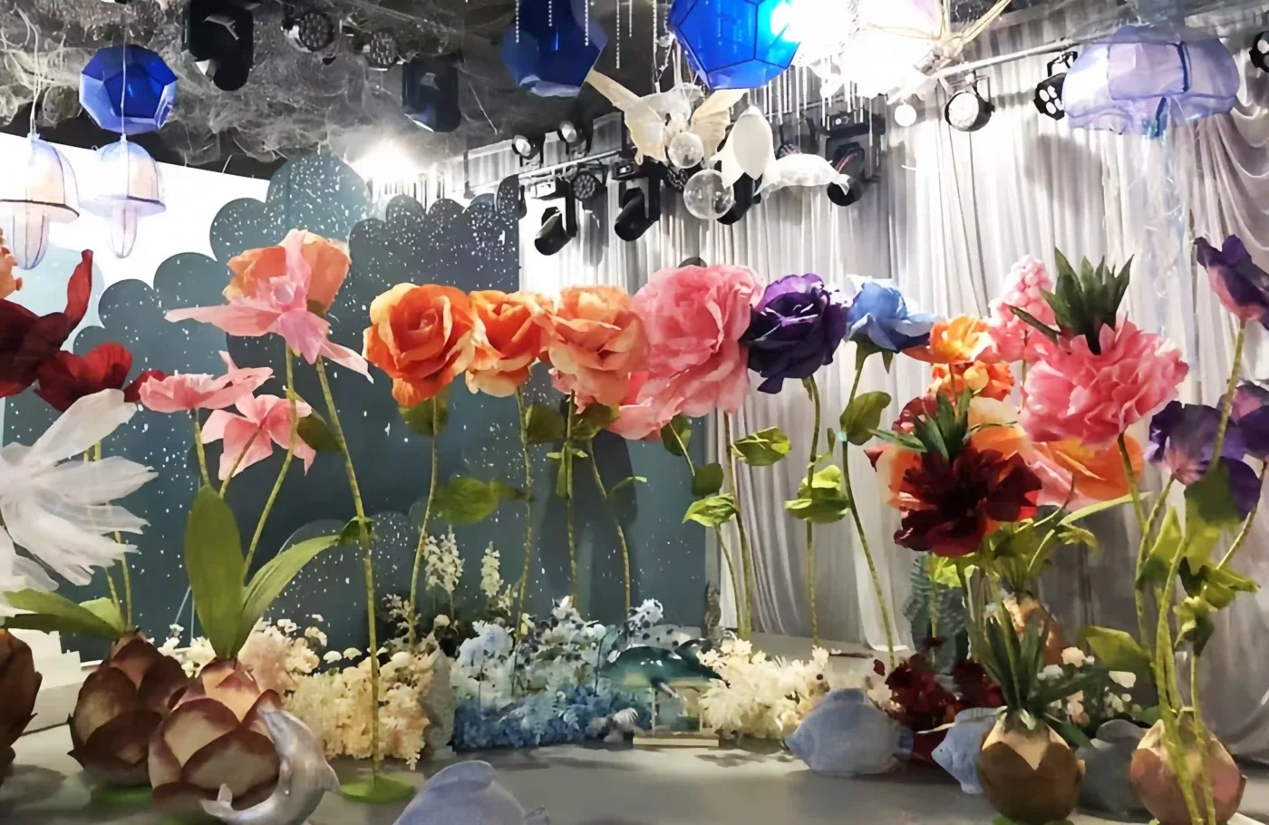 Flower shop window display ideas for visual merchandising scaled