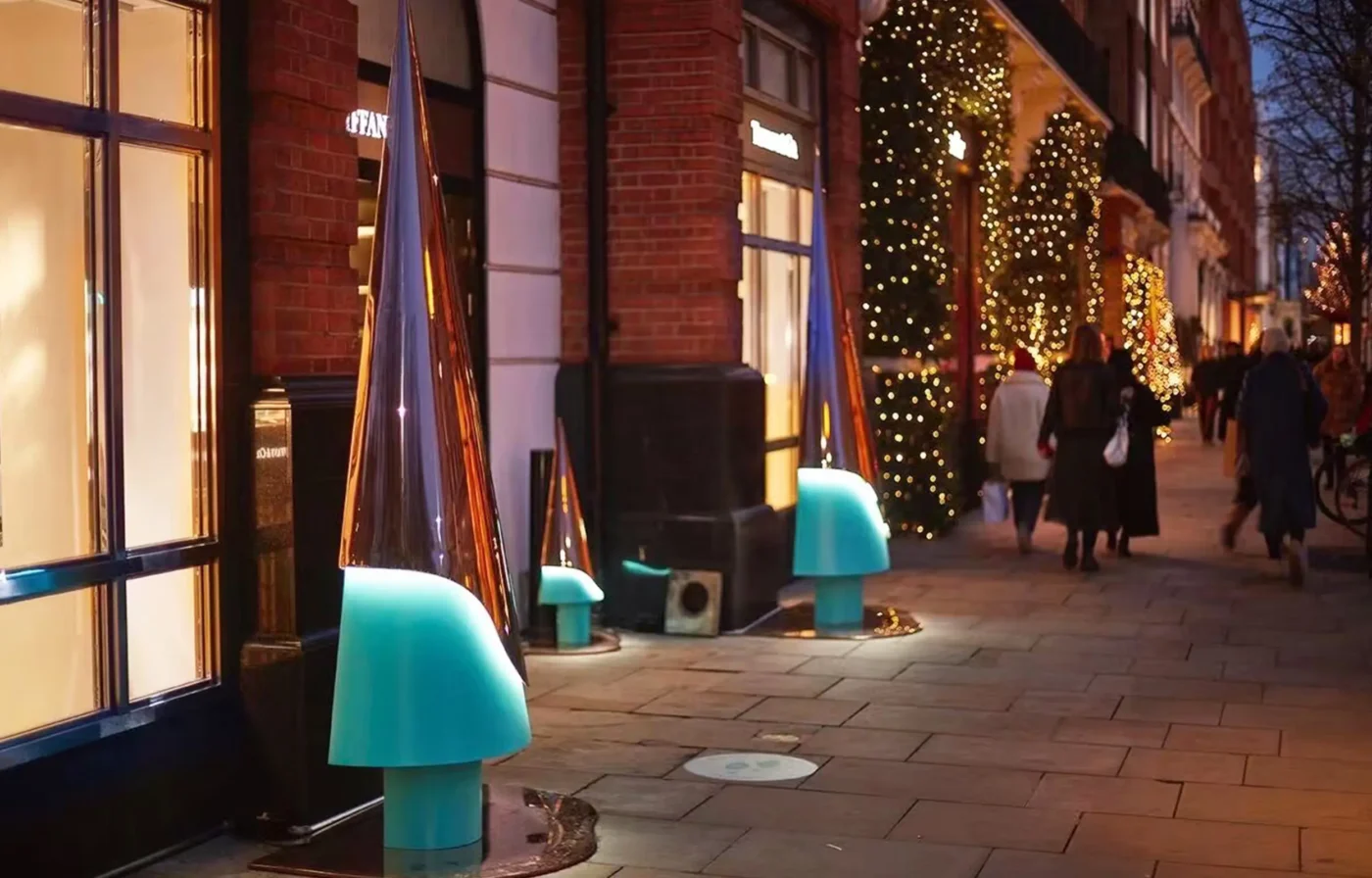 christmas shop window ideas with christmas tree