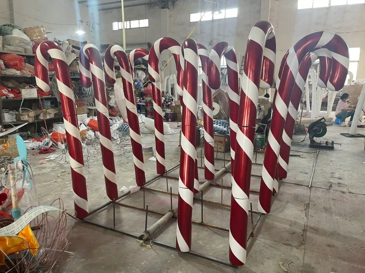christmas candy cane sculpture (1)