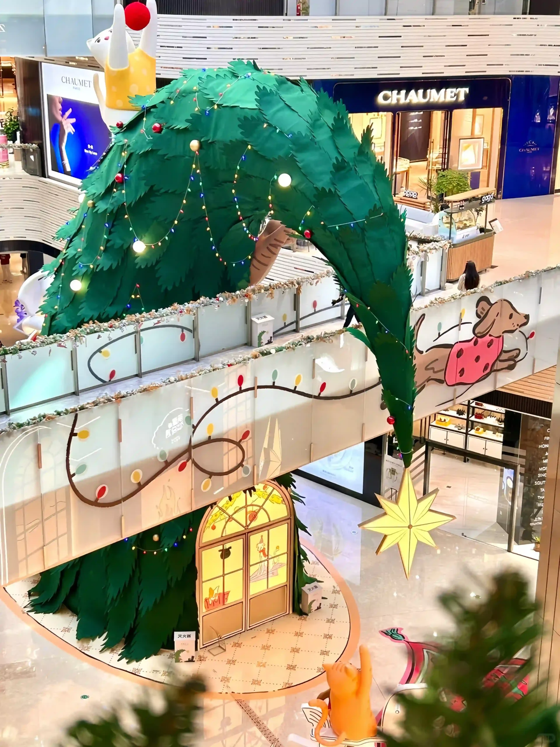 Custom window festive display for boutique retail campaign