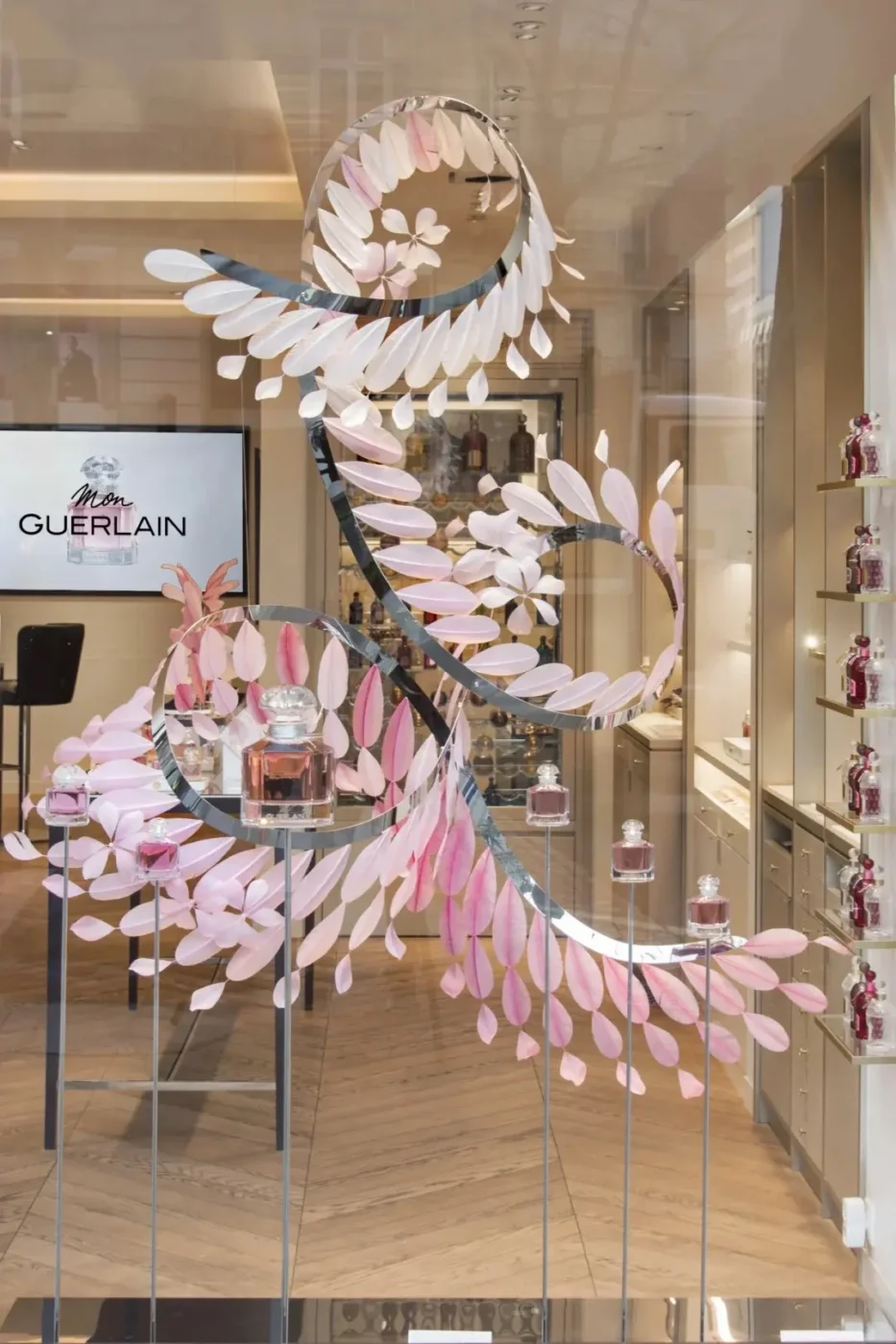 guerlain retail window displays (1)