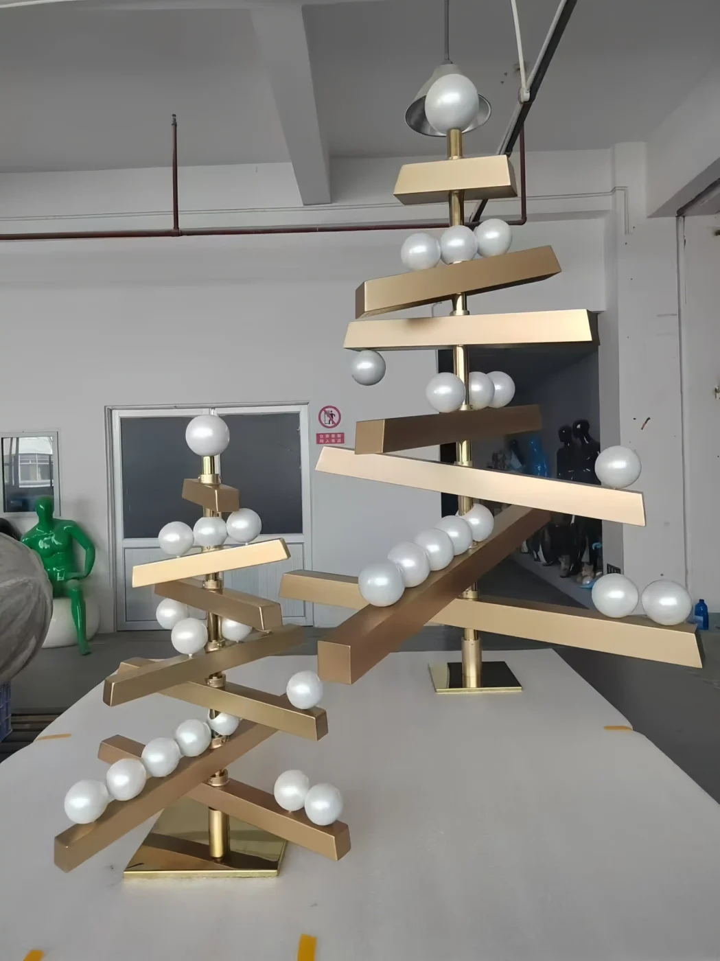 metal display