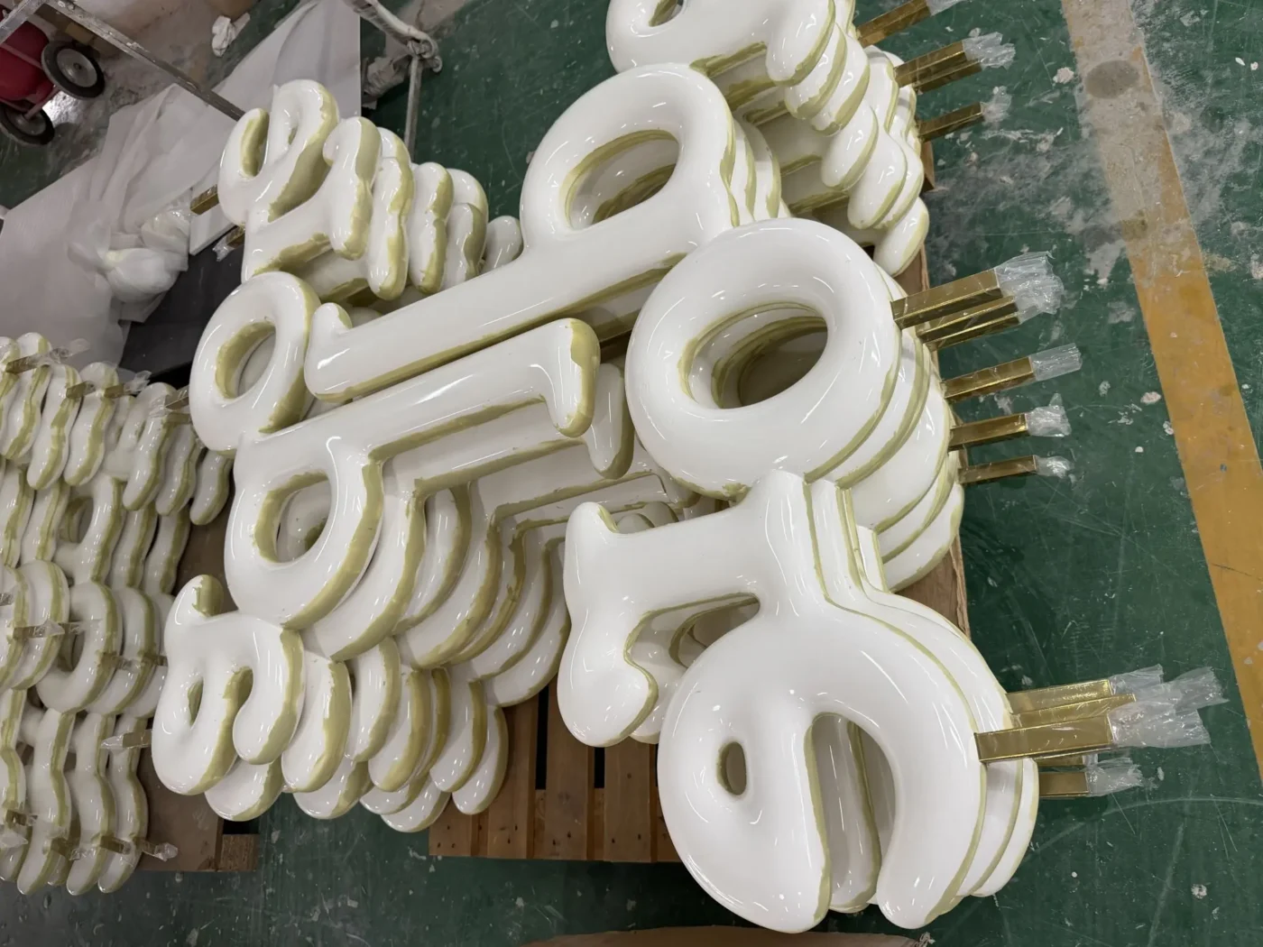 display letters putty stage workshop