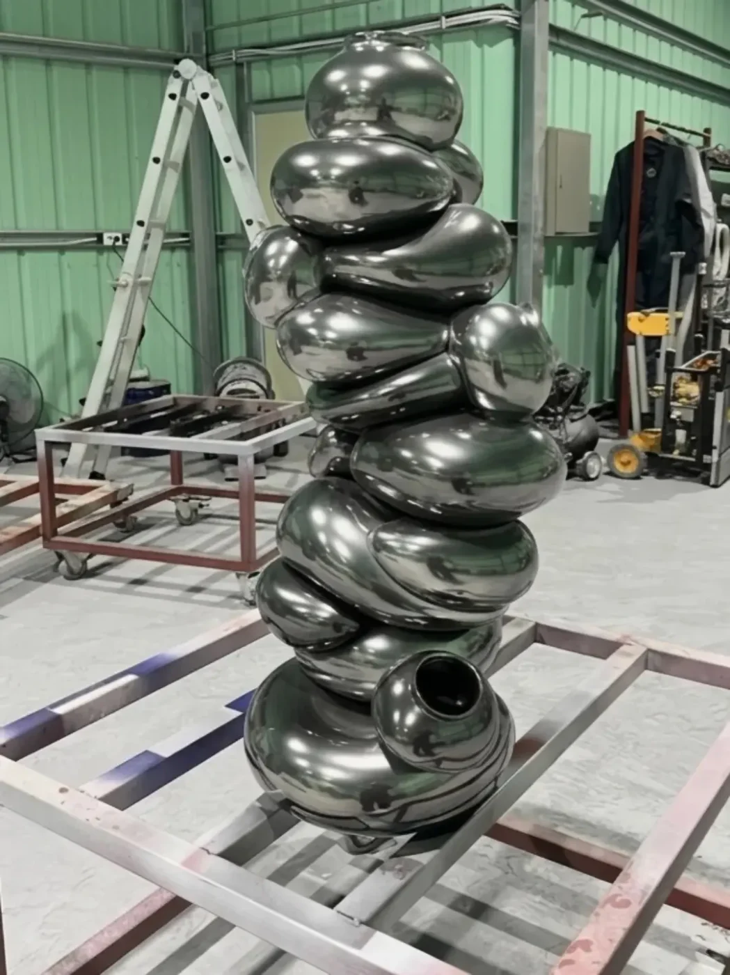 stainless steel balloon sculpture production visual merchandising factory 03.jpg