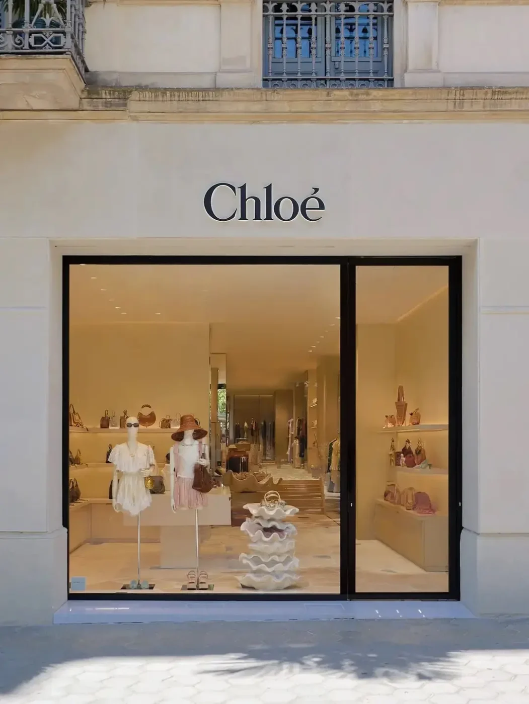 chloe sculptural riser storefront display set