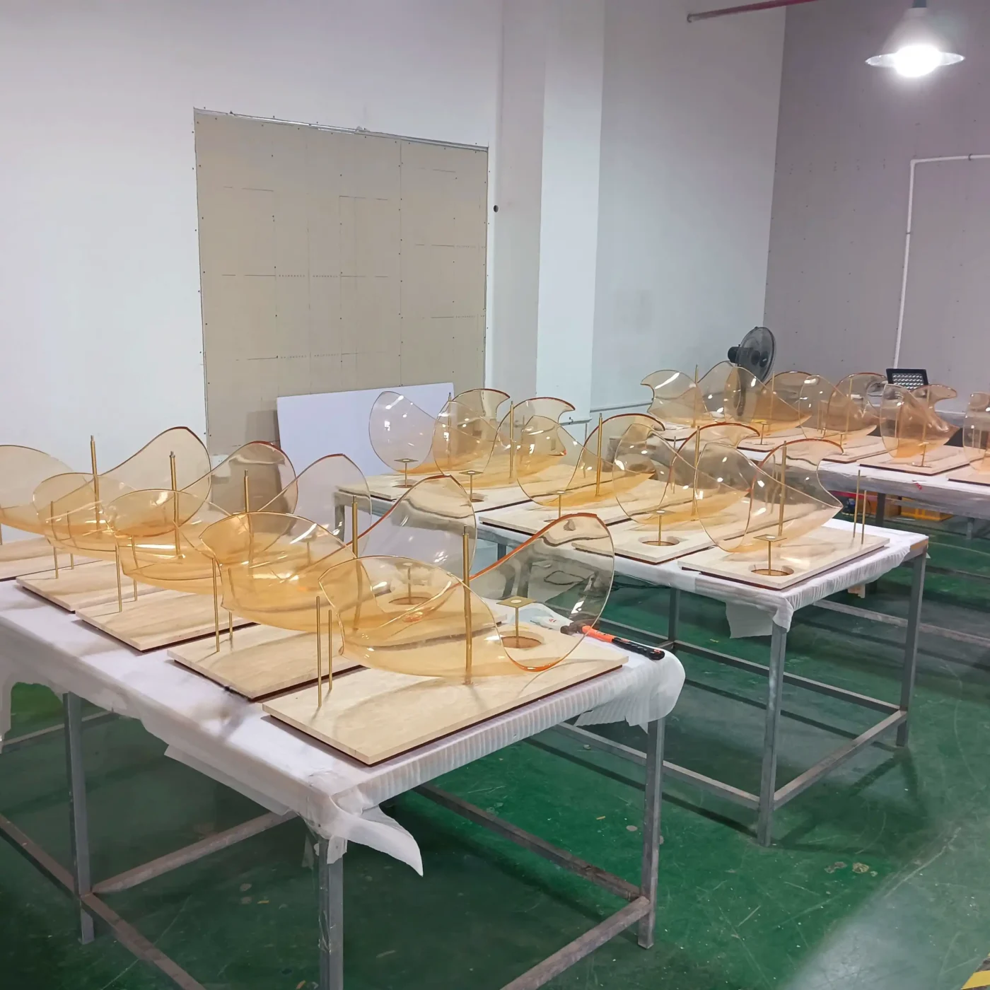custom store window display props during production quality inspection before packing (1)