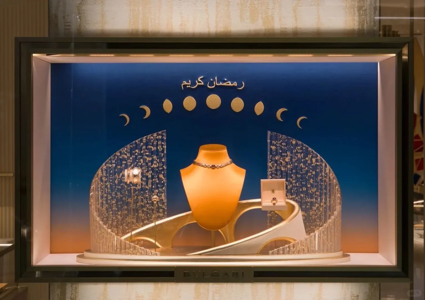 Seasonal Retail Window Displays: Production Planning for Fashion, Beauty & Jewelry
