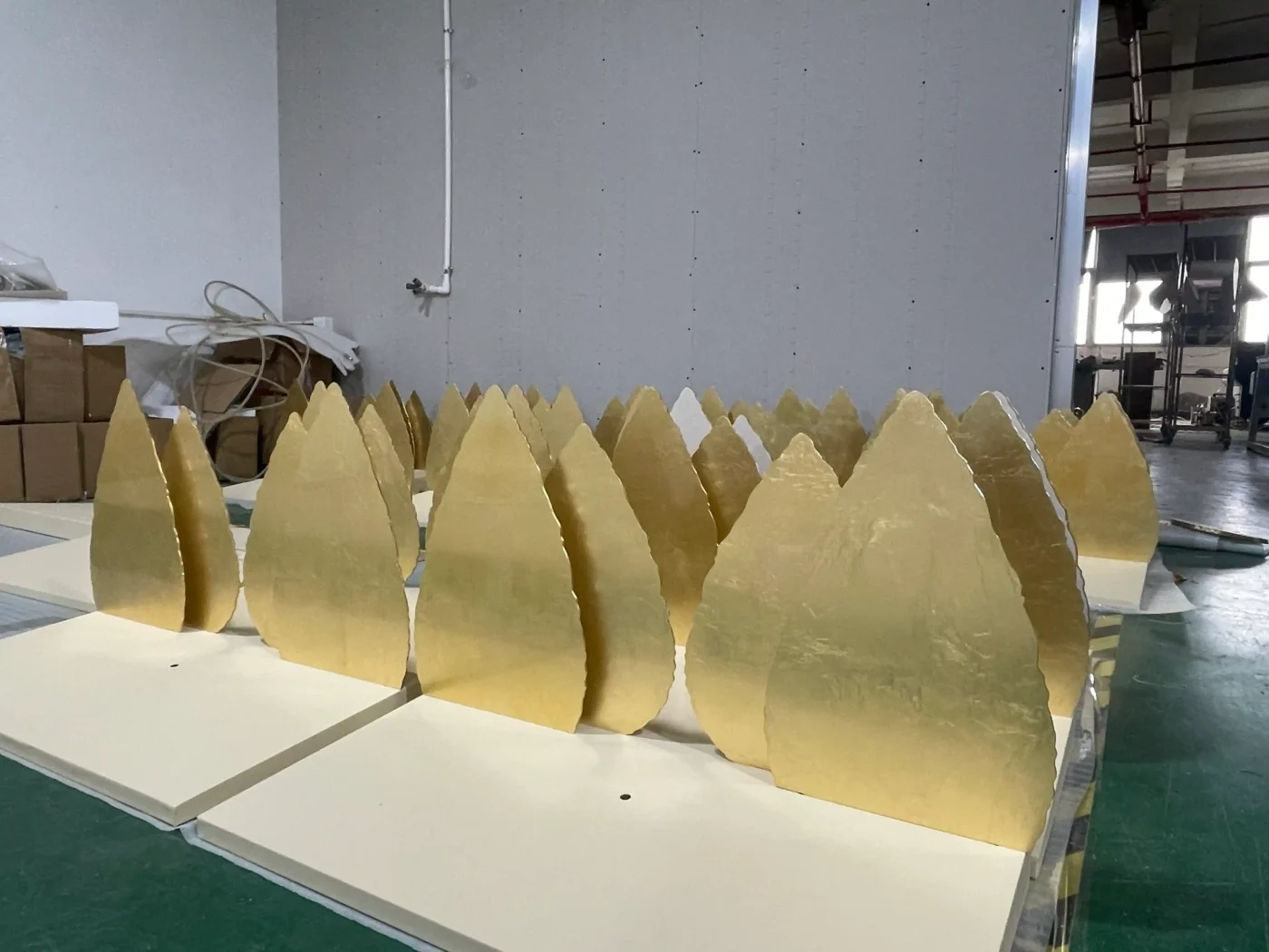 installers rehearsing assembly of a window display prototype (2)