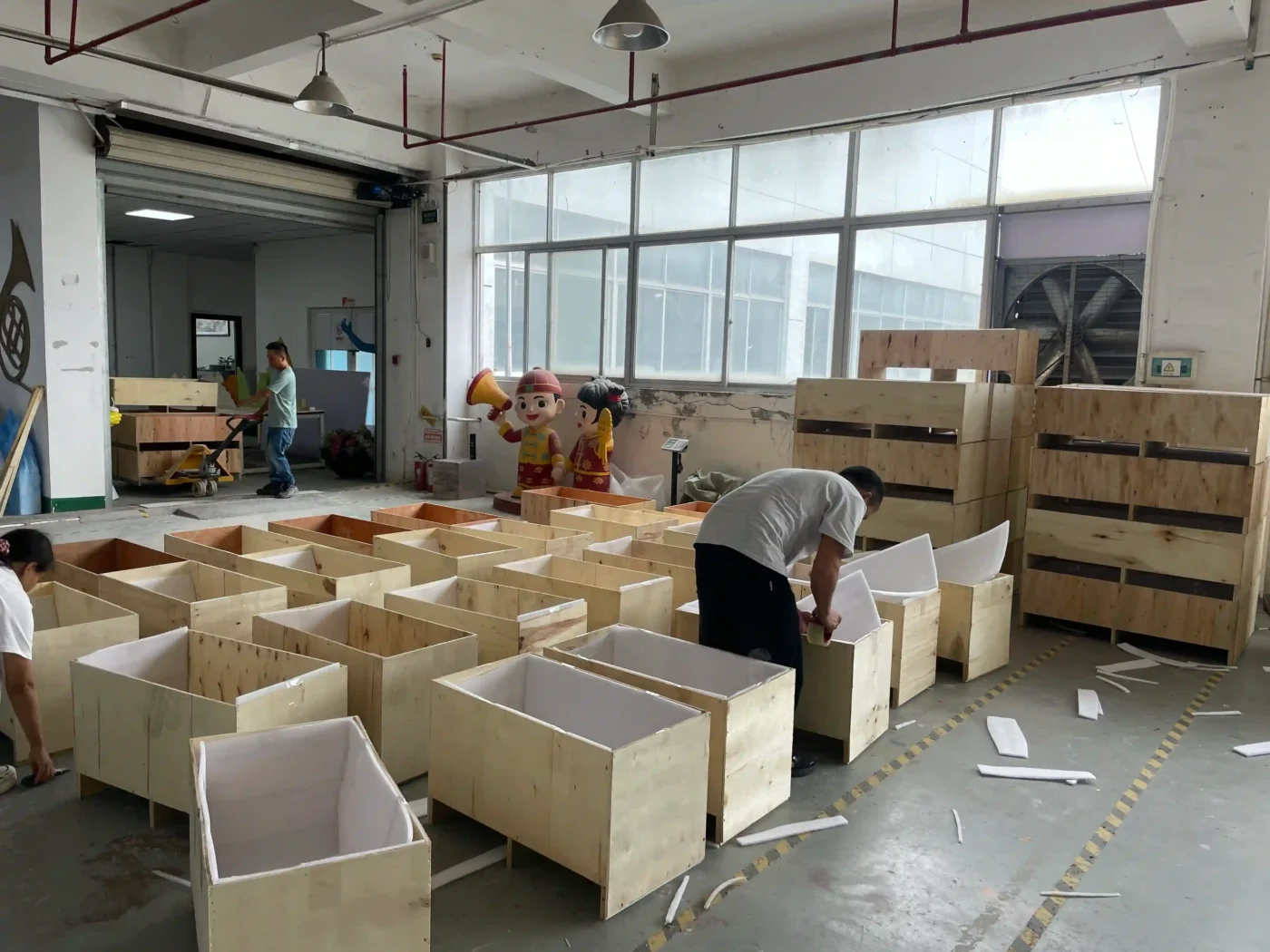 window display prototype components arranged for a packing test (1)