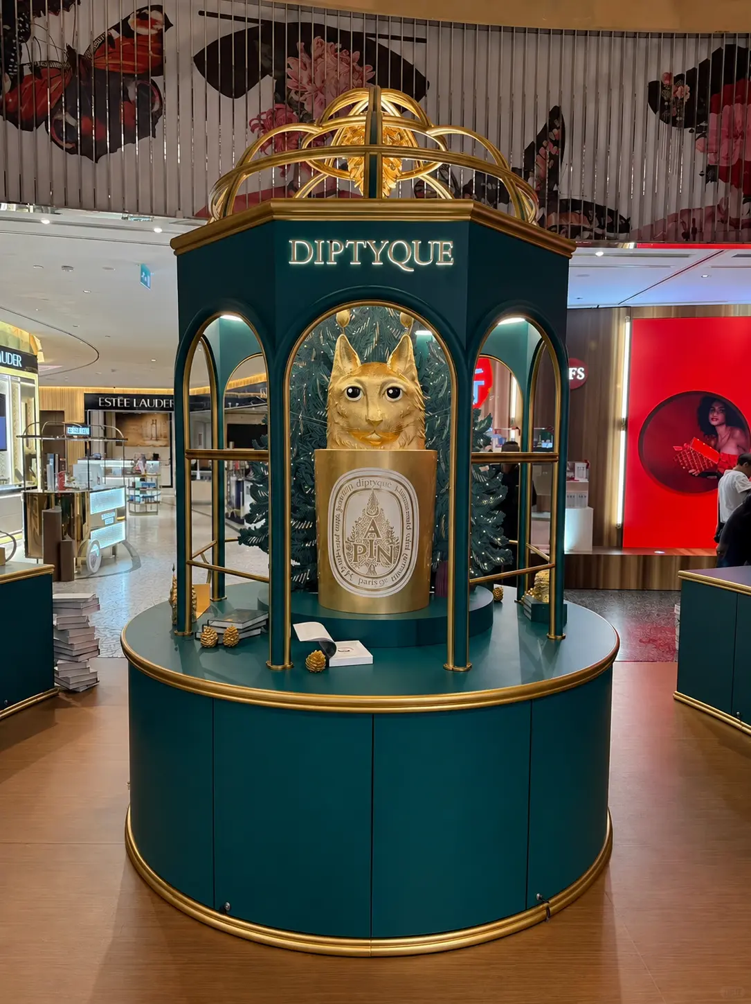 diptyque gilded pavilion gold leaf cat pop up